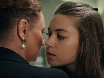 Seyran revela el secreto de Ifakat: &ldquo;&iquest;Por qu&eacute; no te fuiste cuando muri&oacute; tu marido?&rdquo; 