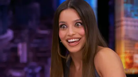 Desde un pantalón roto en directo, hasta orinar en un vaso: los mayores 'fails' de Emilia Desde un pantalón roto en directo, hasta orinar en un vaso: los mayores 'fails' de Emilia