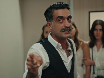 Kazim acusa a los Korhan en el hospital: &ldquo;Nos hab&eacute;is tratado como si fu&eacute;ramos perros&rdquo; 