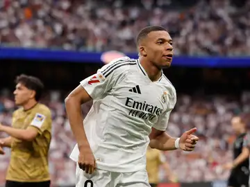 Kylian Mbappé celebra uno de sus goles a la Real Sociedad Kylian Mbappé celebra uno de sus goles a la Real Sociedad