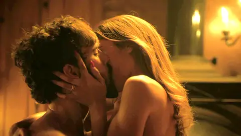 Oliver y Eva pasan la noche en una cabaña… ¡y se acaban declarando! Oliver y Eva pasan la noche en una cabaña… ¡y se acaban declarando!
