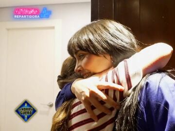 La emotiva cámara oculta protagonizada por Aitana: se hace pasar por repartidora para sorprender a sus fans