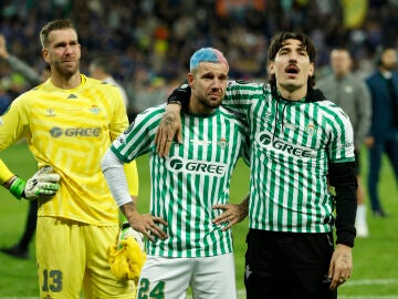 Adrián San Miguel, Aitor Rubial y Héctor Bellerin 