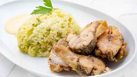 Chicharro con arroz, una receta completa y muy saludable de Karlos Arguiñano Chicharro con arroz, una receta completa y muy saludable de Karlos Arguiñano