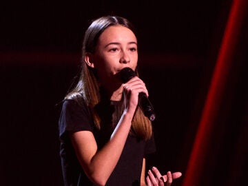 Clara debuta con fuerza en La Voz Kids y provoca la primera batalla de la gala 