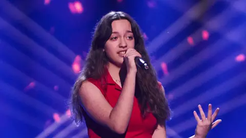 “Eres una artista”: Carolina emociona a los coaches y logra un pleno con bloqueo “Eres una artista”: Carolina emociona a los coaches y logra un pleno con bloqueo