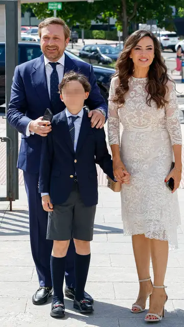 Juan peña y Sonia González con su hijo Tristán en su primera comunión Juan peña y Sonia González con su hijo Tristán en su primera comunión