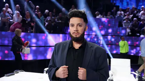 Daviles de Novelda reacciona a la imitación de Martita de Graná en Tu cara me suena: “¡Tremendo!” Martita de Graná, como Daviles de Novelda en Tu cara me suena