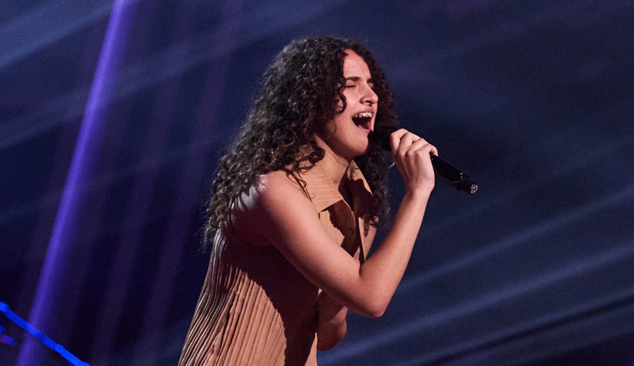 Daniela emociona con ‘La incondicional’ y entra en La Voz Kids entre lágrimas y aplausos