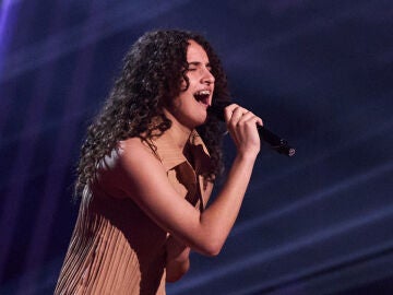 Daniela emociona con ‘La incondicional’ y entra en La Voz Kids entre lágrimas y aplausos
