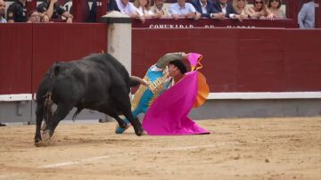 A Rufo se le escapa una oreja por matar mal en una corrida de "El Parralejo" muy bien presentada, pero sin fuerza