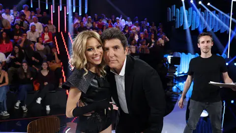 ¡La selectividad llega a Tu cara me suena! Ponemos a prueba los conocimientos de Melani con un examen personalizado ¡La selectividad llega a Tu cara me suena! Ponemos a prueba los conocimientos de Melani con un examen personalizado