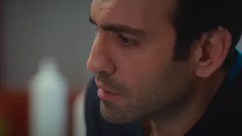 Evren despierta tras su desmayo y Bahar lo deja solo con su conciencia: “Tienes que ser sincero contigo mismo” Evren despierta tras su desmayo y Bahar lo deja solo con su conciencia: “Tienes que ser sincero contigo mismo”