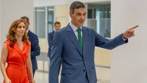 Pedro Sánchez con Mónica García Pedro Sánchez con Mónica García