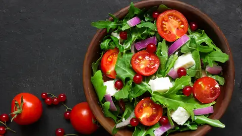 Tomates cherry en ensalada Tomates cherry en ensalada