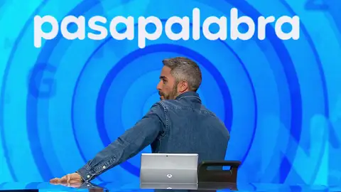 El insólito motivo por el que Roberto Leal decide dar la espalda a los invitados de Pasapalabra El insólito motivo por el que Roberto Leal decide dar la espalda a los invitados de Pasapalabra
