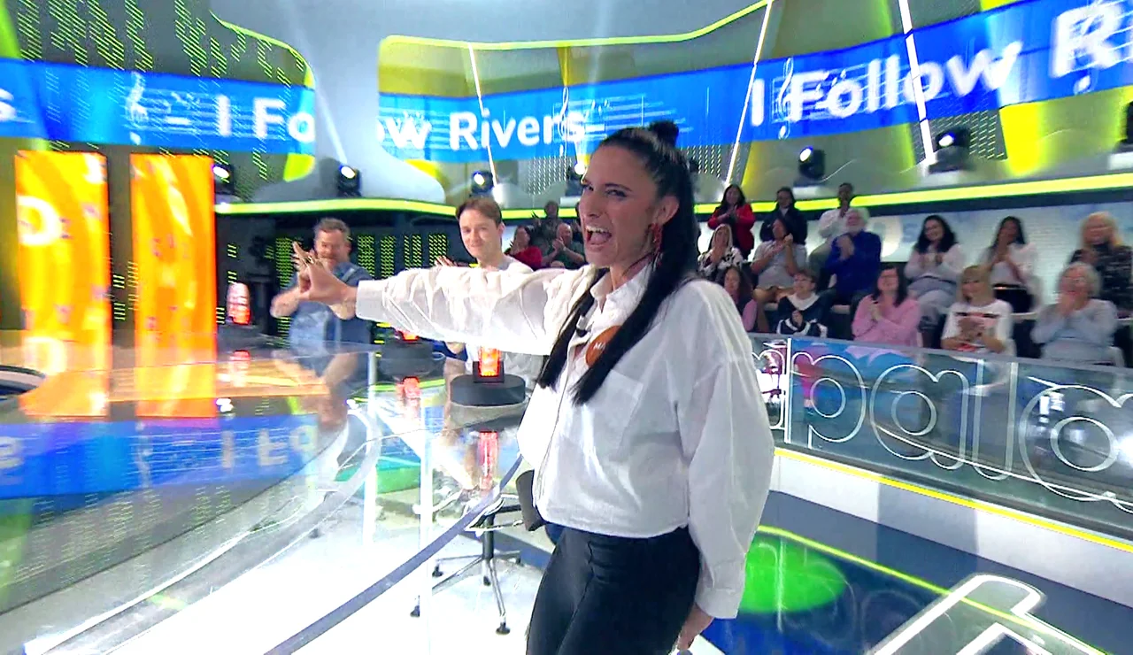 El flow de María Peláe cantando en inglés en Pasapalabra: ¡ningún género se le resiste!