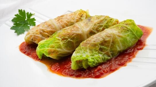 Rollitos de repollo rellenos de arroz y verduras, de Argui&ntilde;ano: "Es una receta muy sencilla, vistosa, rica de comer y barat&iacute;sima"