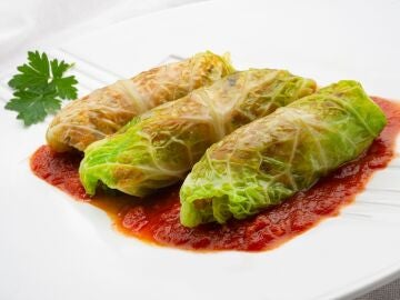 Rollitos de repollo rellenos de arroz y verduras, de Arguiñano: "Es una receta muy sencilla, vistosa, rica de comer y baratísima"