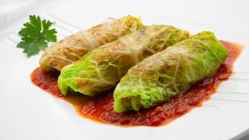 Rollitos de repollo rellenos de arroz y verduras, de Arguiñano: "Es una receta muy sencilla, vistosa, rica de comer y baratísima"