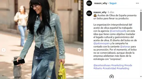 Aitana con el bolso con una botella de aceite de oliva Aitana con el bolso con una botella de aceite de oliva