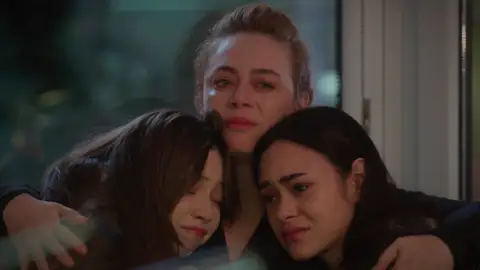 El discurso más humano de Bahar: así enseña a Parla y Umay que el dolor también forma a las madres El discurso más humano de Bahar: así enseña a Parla y Umay que el dolor también forma a las madres