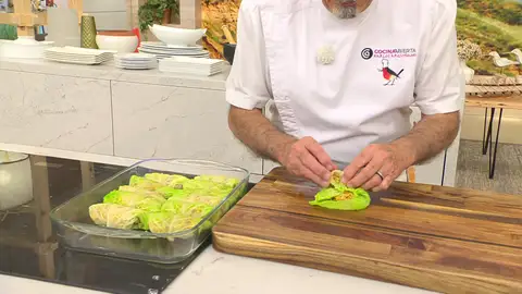 Forma un rollito cerrando bien los laterales Forma un rollito cerrando bien los laterales