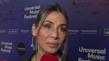 Elena Tablada haciendo declaraciones a los medios
