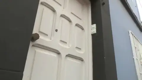 Detenido un hombre en Tenerife por matar a su madre: fueron los vecinos los que alertaron a la policía Detenido un hombre en Tenerife por matar a su madre: fueron los vecinos los que alertaron a la policía