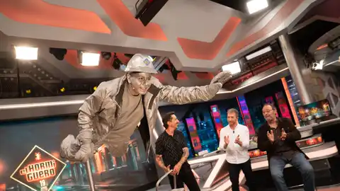 Marron dejó sin palabras a Jean Reno con un truco callejero que desafía la lógica Marron dejó sin palabras a Jean Reno con un truco callejero que desafía la lógica