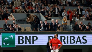 Novak Djokovic reacciona tras ganar un punto ante el Zverev