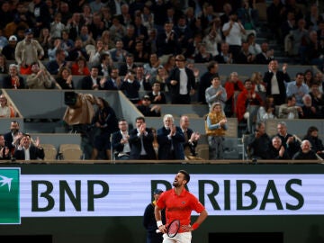 Novak Djokovic reacciona tras ganar un punto ante el Zverev