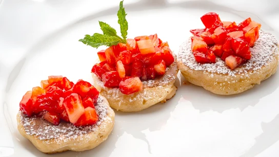 Postre fácil, rápido y delicioso de Karlos Arguiñano: tortitas de yogur con fresas Postre fácil, rápido y delicioso de Karlos Arguiñano: tortitas de yogur con fresas