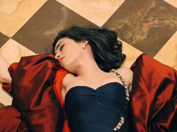 Terrible accidente en casa de los De la Reina: Mar&iacute;a cae por la barandilla tras un fuerte forcejeo con Andr&eacute;s 