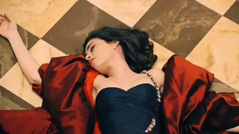 Terrible accidente en casa de los De la Reina: María cae por la barandilla tras un fuerte forcejeo con Andrés Terrible accidente en casa de los De la Reina: María cae por la barandilla tras un fuerte forcejeo con Andrés