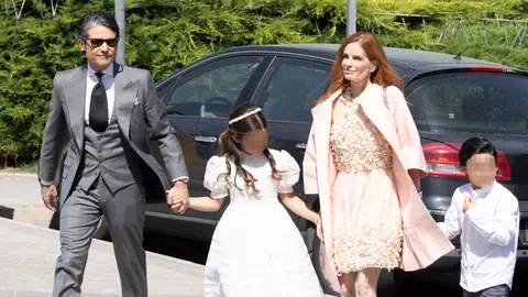 Julián Porras y Olivia de Borbón junto a sus hijos Julián Porras y Olivia de Borbón junto a sus hijos