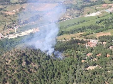 Activan el nivel 1 de peligrosidad en un incendio forestal en Riópar, Albacete