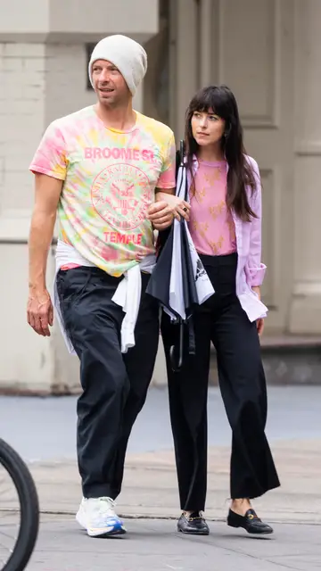 Chris Martin y Dakota Johnson Chris Martin y Dakota Johnson