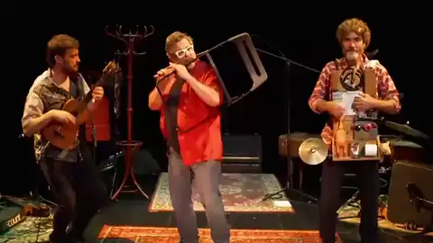 Xavi Lozano, músico de lo cotidiano: "Empecé utilizando la muleta de mi abuelo como flauta" Xavi Lozano, músico de lo cotidiano: "Empecé utilizando la muleta de mi abuelo como flauta"