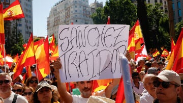 Cientos de asistentes esperan el comienzo de la manifestación