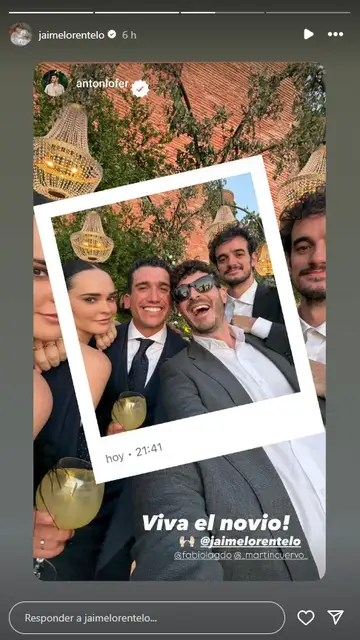 Jaime Lorente en su boda con unos amigos Jaime Lorente en su boda con unos amigos