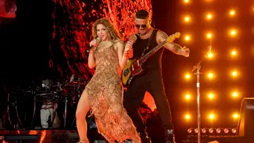Imagen de Shakira y Alejandro Sanz en el 'Las Mujeres Ya No Lloran World Tour'. Imagen de Shakira y Alejandro Sanz en el 'Las Mujeres Ya No Lloran World Tour'.