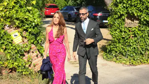 Beatriz Archidona y Carlo Danza llegando a la boda de Jaime Lorente Beatriz Archidona y Carlo Danza llegando a la boda de Jaime Lorente