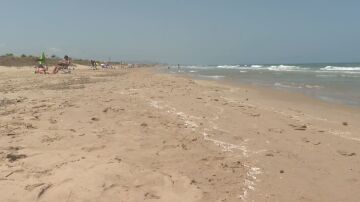 Cerrados al baño 10 kilómetros de playas.