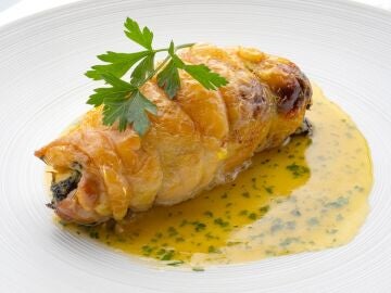 Muslos de pollo rellenos de espinacas