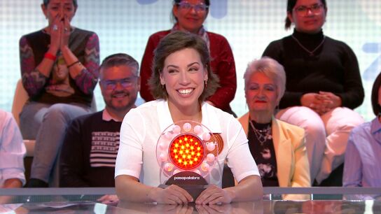 Momento insólito de Rosa: acierta a la primera en La Pista… ¡y, además, canta!