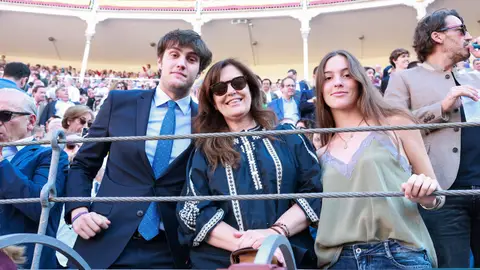 Yolanda González con Ivan y Alma Fernández Tapias en Las Ventas en San Isidro 2025 Yolanda González con Ivan y Alma Fernández Tapias en Las Ventas en San Isidro 2025