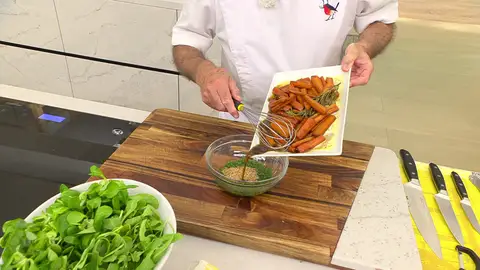 Añade el líquido resultante de cocinar las zanahorias Añade el líquido resultante de cocinar las zanahorias