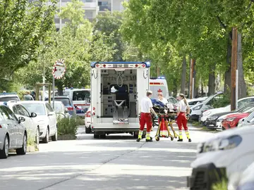Ambulancia en el lugar de los hechos del tiroteo en Austria Ambulancia en el lugar de los hechos del tiroteo en Austria