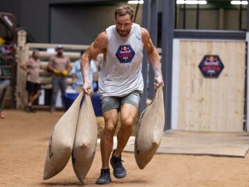Un participante en el Red Bull Rancher Strong 